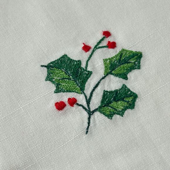 Set of 6 New Vintage Christmas Holly Embroidered Napkins 16" x 16" Holiday FLAW - Picture 3 of 7